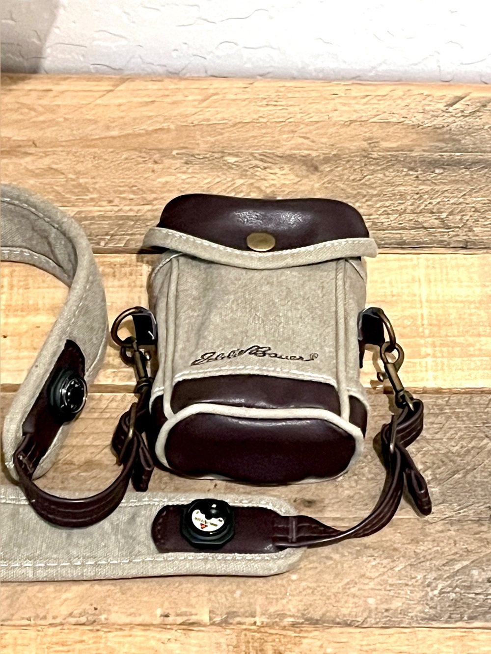 Eddie Bauer Canvas Leather Small Crossbody Camera Bag Compass/Temperature Gauges - Picture 4 of 6